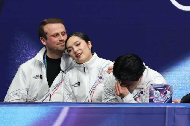 [동계올림픽] 실수한 권예 다독인 임해나…