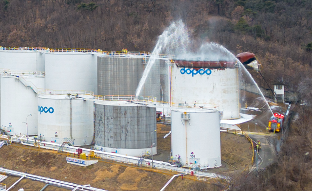 경산 송유관공사 옥외탱크 폭발 화재…인명피해 없어