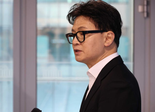 국민의힘 한동훈 전 대표가 14일 국회 소통관에서 당 윤리위원회가 본인을 제명 결정한 것과 관련해 입장을 밝히고 있다. 연합뉴스
