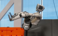 '연속 공중제비' 로봇 영상 공개에 현대차그룹株 상승