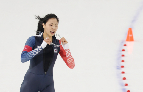 [동계 올림픽] '무서운 신예' 이나현, 한국 빙속 최초로 여 1,000m '톱10' 진입