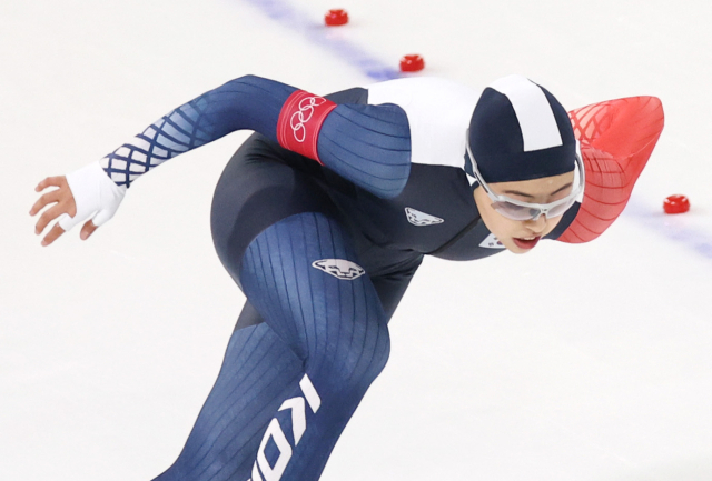 이나현이 9일(현지 시간) 이탈리아 밀라노 스피드스케이팅 스타디움에서 열린 2026 밀라노 동계 올림픽 스피드스케이팅 여자 1,000ｍ 경기에 출전해 질주하고 있다. 연합뉴스