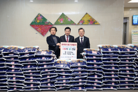 민복기 대구시의사회장, 대한적십자사에 '사랑의 쌀' 2t 전달