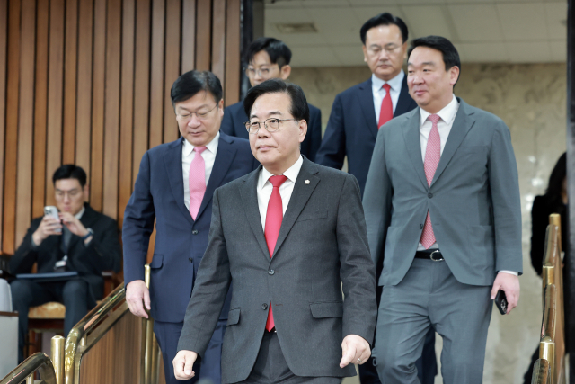 국민의힘 송언석 원내대표가 10일 국회에서 열린 원내대책회의에 참석하고 있다. 연합뉴스