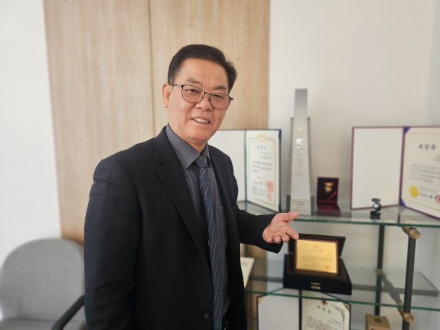 대구경북첨단의료복합단지 내 금룡테크 본사에서 만난 김인식 대표는 초전도 자석 기술력을 바탕으로 세계시장에 도전장을 내겠다고 포부를 밝혔다. 정우태 기자