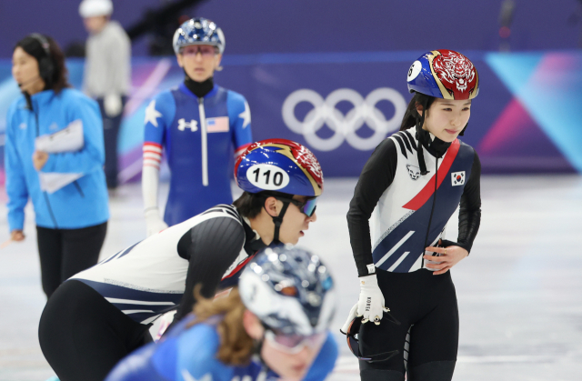 [동계 올림픽] 한국 쇼트트랙 혼성계주팀의 불운…넘어진 미국 선수와 충돌해 메달 좌절
