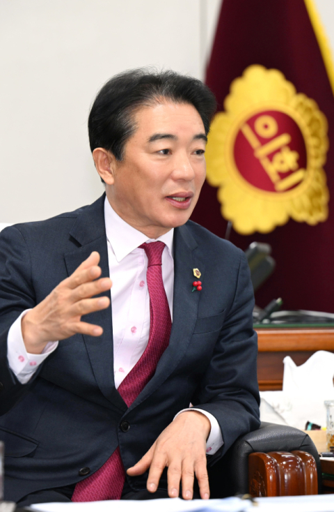 경상남도의회 최학범 의장에게 듣는 2026년 경남도의정 방향