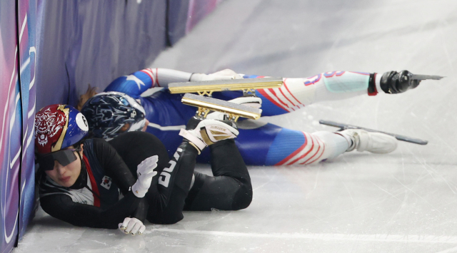 '美충돌' 김길리 넘어지자 '100달러' 들고 뛴 코치, 왜?