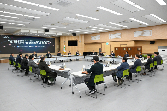 영주시가 공사·인허가 분야 청렴협력 공동선언·결의식을 하고 있다. 영주시 제공
