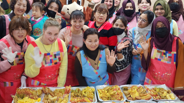 '산전수전' 다 겪은 다문화 며느리들의 '설 나기'