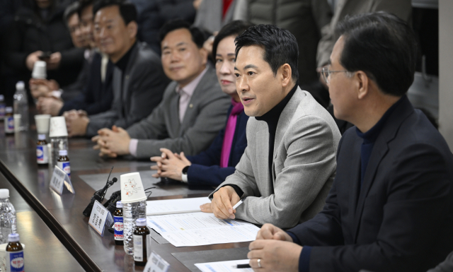 11일 오전 대구 중구 서문시장을 찾은 국민의힘 장동혁 대표가 상인회 간담회에서 발언하고 있다. 김영진 기자 kyjmaeil@imaeil.com