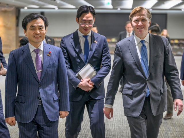 안규백 국방부 장관이 26일 국방부에서 엘브리지 콜비 미국 전쟁부 정책차관을 접견하고 있다. 연합뉴스