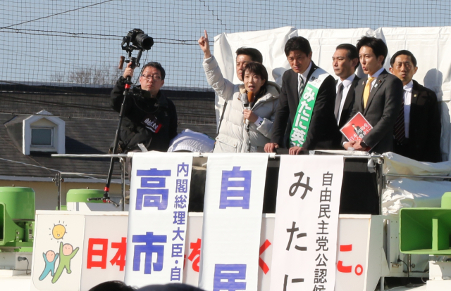 다카이치 사나에 일본 총리가 중의원 선거(총선)를 앞두고 지난 1월 31일 가나가와현 요코하마시에서 집권 자민당 후보 지원 유세를 하며 지지를 호소하고 있다. 연합뉴스