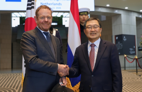 다비드 반 베일 네덜란드 외교부 장관, 전쟁기념사업회 방문