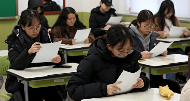 '수능 불영어' 이유 있었다…출제 막판 문제 절반 교체