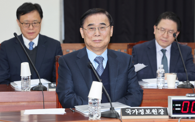 이종석 국가정보원장이 12일 서울 여의도 국회에서 열린 정보위원회 전체회의에 출석해 있다. 연합뉴스