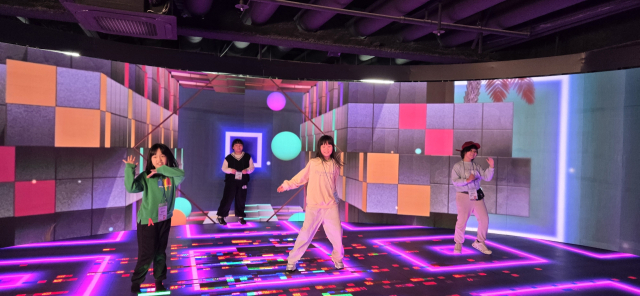 하이크그라운드를 방문한 영주지역아동센터 아이들이 K-POP 음악에 맞춰 뮤직 비디오를 찍고 있다. 영주시 제공