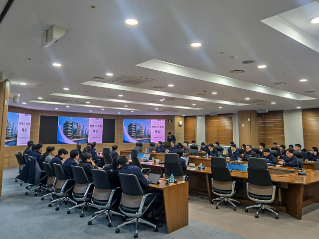 한국남동발전은 10일 경남 본사에서 AI 활용 방향 찾기 위한 전문가 초빙 특강을 진행했다. 한국남동발전 제공