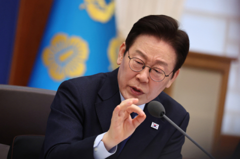 李대통령, 또 한밤 폭풍 트윗 