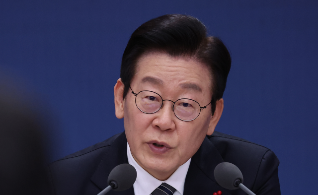 '李 대통령 변호사비 대납 의혹' 고발건, 모두 불기소 처분