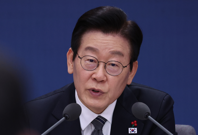 '李 대통령 변호사비 대납 의혹' 고발건, 모두 불기소 처분