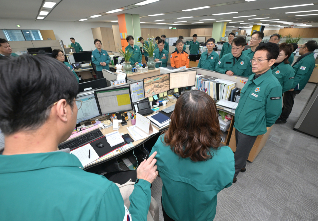 李지사, 설 연휴 첫날 상황실 점검…