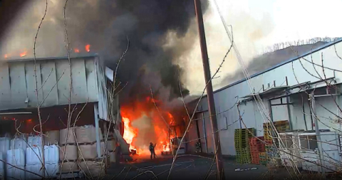 설 앞두고 안동서 잇단 화재…정미소 3개 동 전소·80대 중상