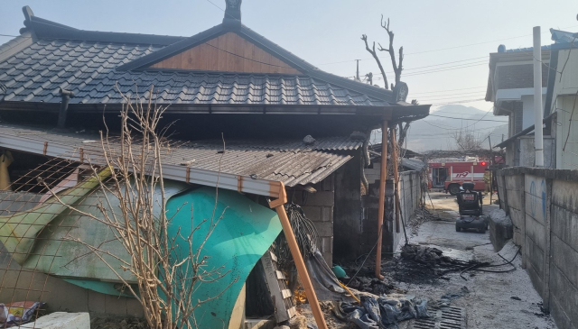 지난 15일 오후 2시 10분쯤에는 안동시 임동면 고천리 한 주택 옆 보일러실에서 화재가 발생해 80대 남성이 전신 2도 화상을 입었다. 경북소방본부 제공