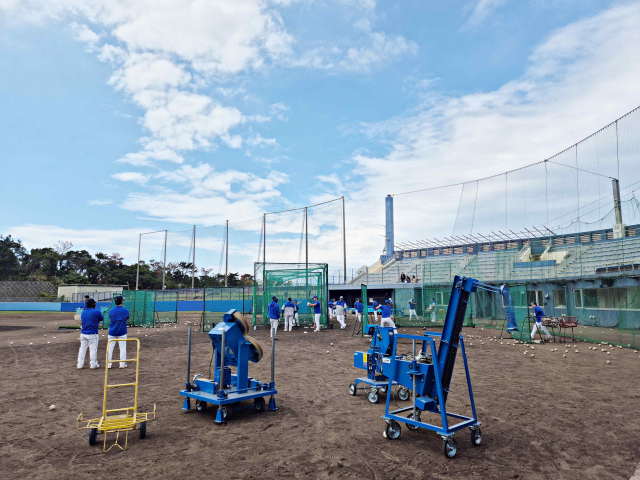 삼성 라이온즈 선수들이 일본 오키나와 온나손의 아카마 구장에서 훈련하고 있다. 채정민 기자