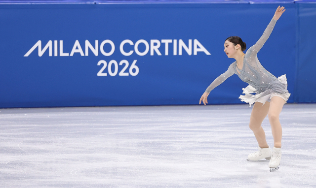 17일(현지시간) 이탈리아 밀라노 아이스스케이팅 아레나에서 열린 2026 밀라노·코르티나담페초 동계올림픽 여자 싱글 쇼트 프로그램에 출전한 신지아가 연기를 펼치고 있다. 연합뉴스