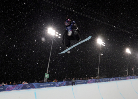 [동계올림픽] 한국 첫 金 최가온, 대역전 드라마 쓰고 관심 집중