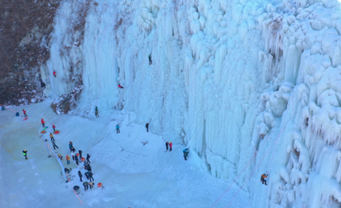 [김도훈 기자의 아웃도어 라이프] 겨울 산악레포츠의 꽃 '빙벽등반'