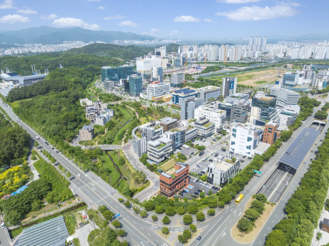 DGFEZ가 지난해 투자 성과를 바탕으로 올해 3천억원 이상 유치를 목표로 3트랙 IR 전략을 본격 가동하며 글로벌 투자 거점 도약에 나섰다. 사진은 수성알파시티 전경. DGFEZ 제공