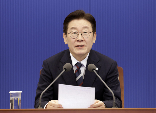 이재명 대통령이 19일 청와대에서 열린 수석보좌관회의에서 발언하고 있다. 연합뉴스