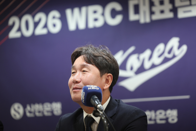 지난 6일 서울 중구 한국프레스센터에서 열린 2026 WBC 대표팀 기자회견에서 류지현 한국 야구 대표팀 감독이 취재진 질문에 답하고 있다. 연합뉴스