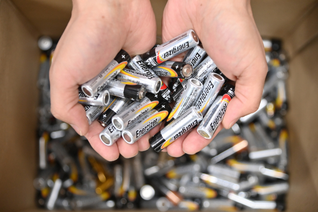 청송군은 일정양의 폐건전지를 새건지로 교환해주는 재활용품 교환 사업을 추진하고 있다. 사진은 수거된 폐건전지의 모습. 청송군 제공