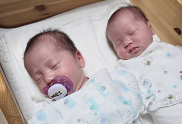 건강하게 태어난 딸 쌍둥이. 경기도소방재난본부 홈페이지