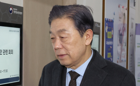 李, '식민 지배 미화' 김형석 독립기념관장 해임제청안 재가