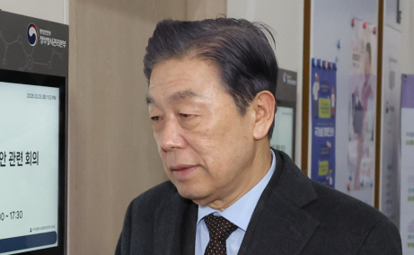 李, '식민 지배 미화' 김형석 독립기념관장 해임제청안 재가