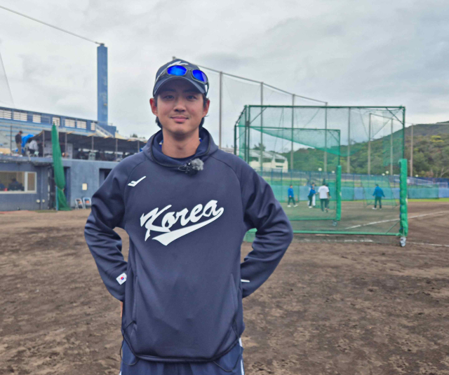 삼성 라이온즈의 구자욱이 지난 20일 WBC 대표팀과 함께 삼성 전지훈련지인 오키나와 온나손 아카마 구장을 찾아 연습 경기를 치른 뒤 인터뷰에 응하고 있다. 채정민 기자