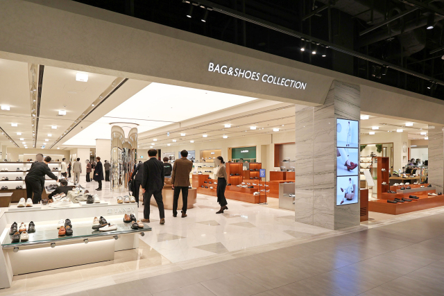 캐주얼·여성·잡화·슈즈 매장으로 구성된 신세계백화점 대구점 7층. 대구 신세계는 오는 27일부터 내달 2일까지 6, 7층 재개장을 기념해 명품·패션·잡화 카테고리 구매 고객 등을 대상으로 리워드(보상) 지급 행사를 진행한다. 신세계백화점 제공