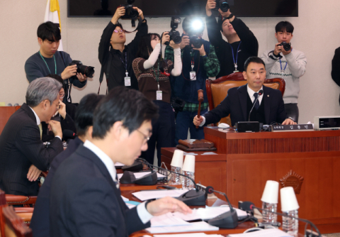 '尹사면 차단' 사면법 개정안, 국힘 반발 속 법사소위 통과