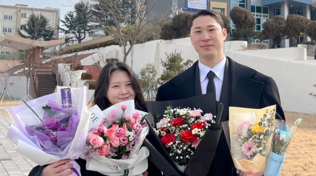 미용실서 가위 잡던 두 청년, 나란히 대기업·공무원 합격