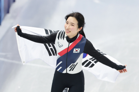 [속보] 쇼트트랙 김길리, 올림픽 여자 1500ｍ 금메달…최민정 은메달