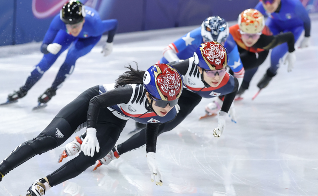 김길리 金, 최민정 銀…쇼트트랙 1500m 나란히 쾌거
