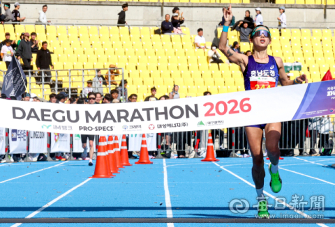 [포토뉴스] 2026 대구마라톤, 국내 여자부 1등 충남도청 최정윤 선수
