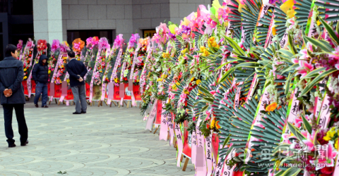 출판기념회 무상공연도 선거법상 기부행위로…후보·공연자·유권자 모두 주의해야 