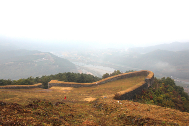 단양군 영춘면 신라 온달산성 내부