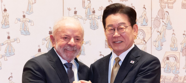 소년공에서 대통령으로…똑닮은 이재명·룰라 정상회담