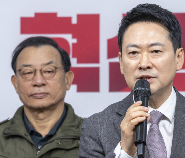 국민의힘 장동혁 대표가 23일 서울 여의도 국민의힘 중앙당사에서 열린 제9회 전국동시지방선거 중앙당 공천관리위원회 공천 혁신 서약식에서 인사말을 하고 있다. 연합뉴스